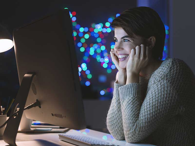 woman working with desktpo